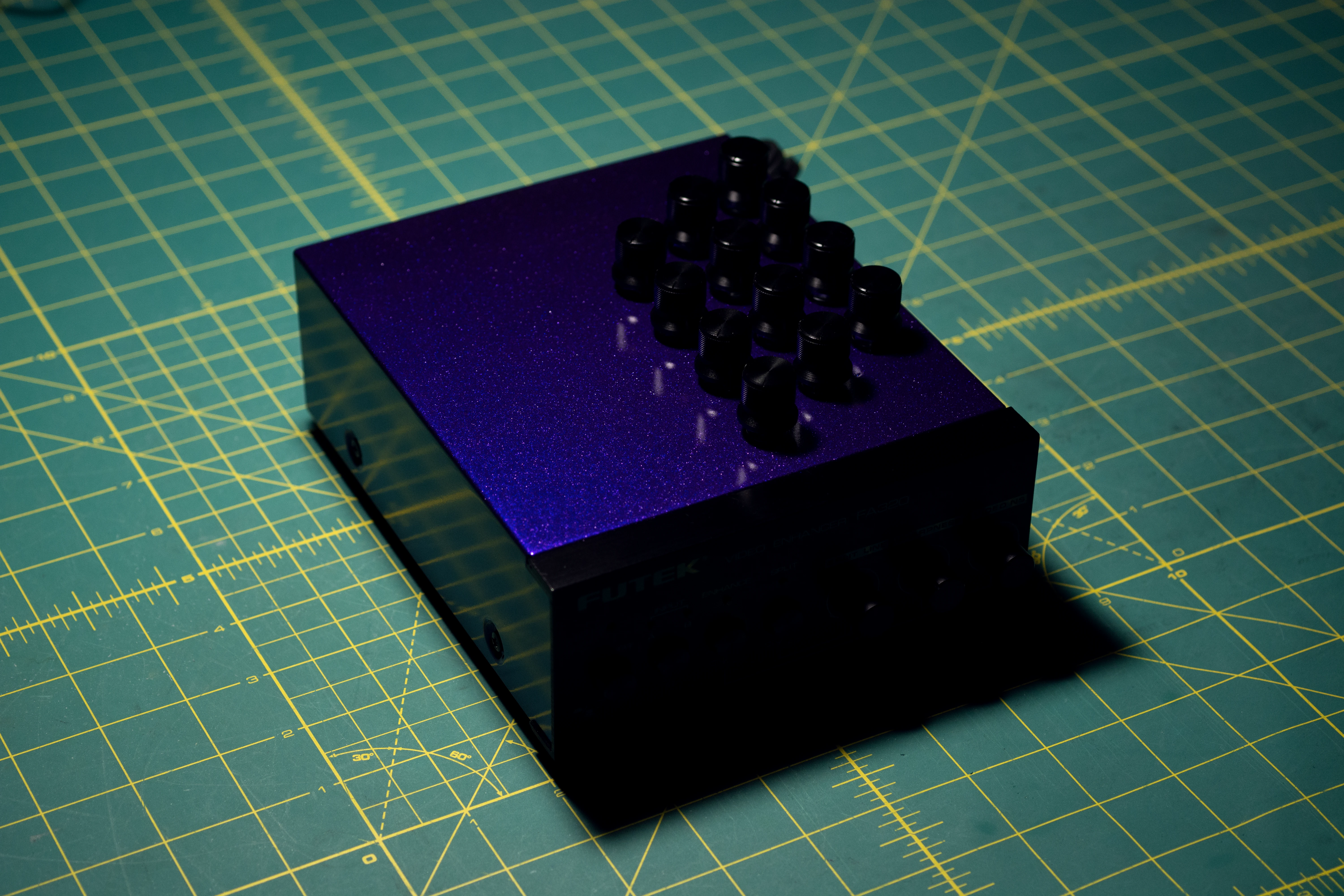 μStar, an accessible circuit-bent analog video glitch unit with graphic striations